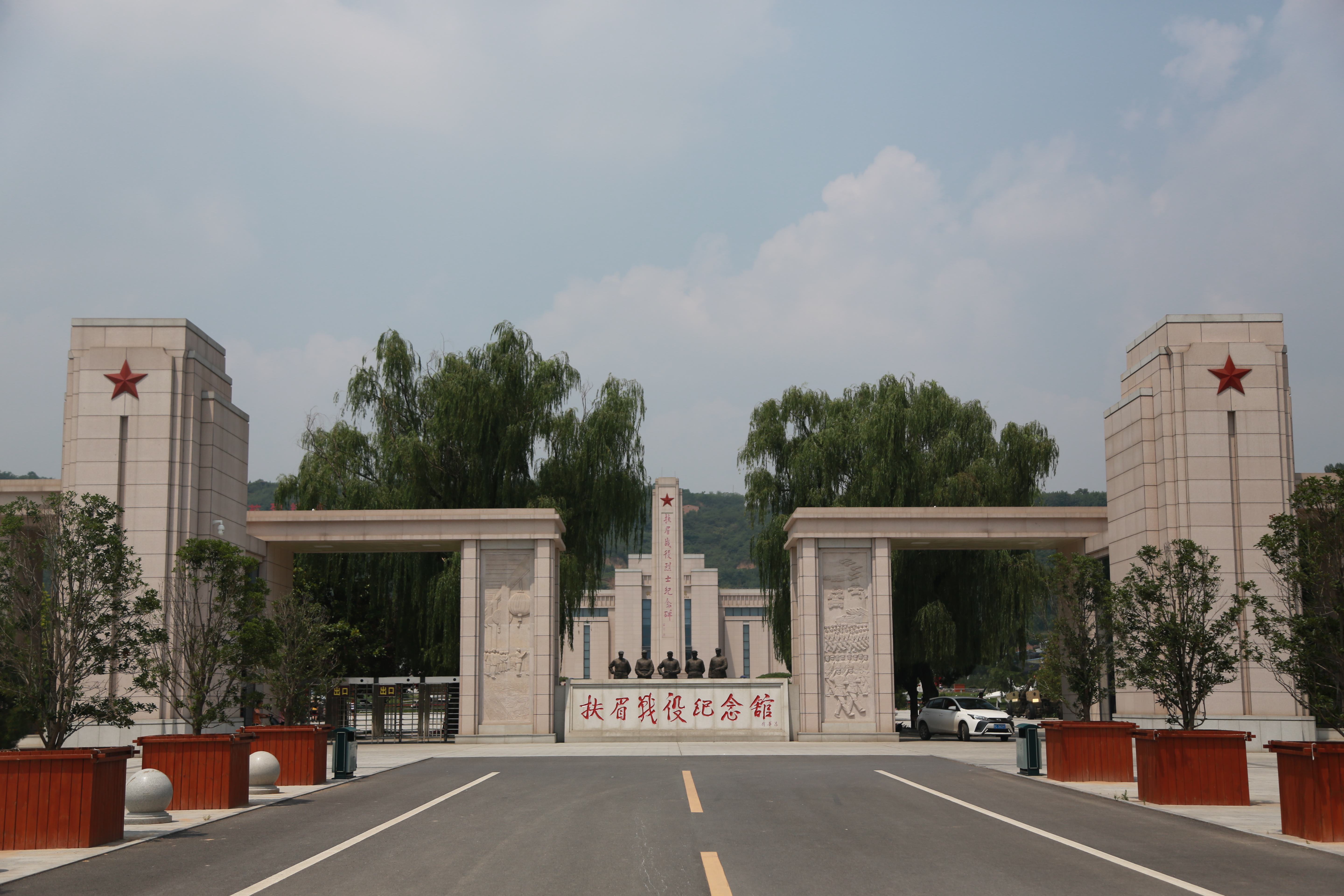 【群团工作】秦川集团团委组织新入职大学生开展“只争朝夕 不负韶华 争做秦川追梦人”主题团日活动