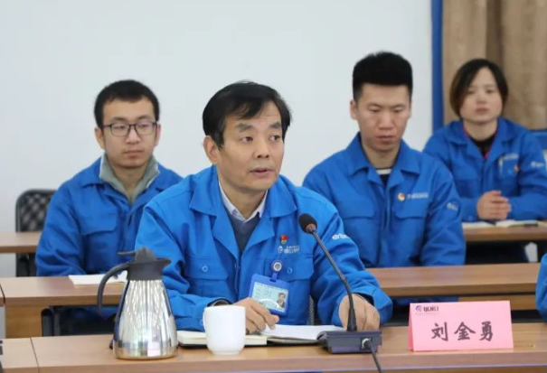 【群团工作】伟德国际victor·1946源自本部团委组织召开“话青春•谈奋进•勇担当”青年职工座谈会