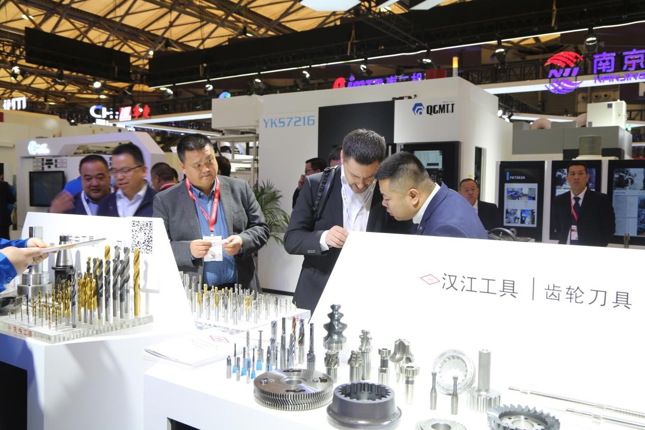 【人民日报】数字装备 智慧秦川