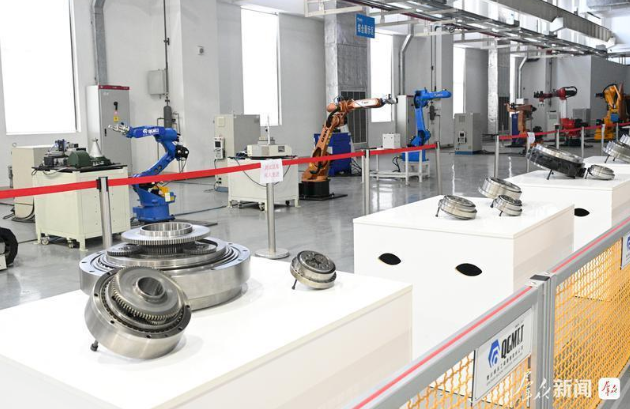 【媒体关注】群众新闻 · 学习强国 | 10000小时的突破——老牌机床企业打通国产工业机器人“关节病”